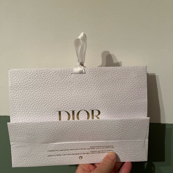 *free with purchase* Dior paper bag - Picture 3 of 3